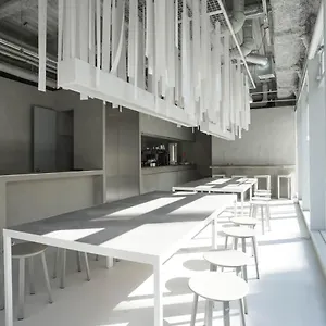 「泊まれる本屋」book And Bed Tokyo 心斎橋 , 大阪市 日本